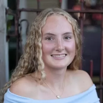 Sydney Fischer Headshot